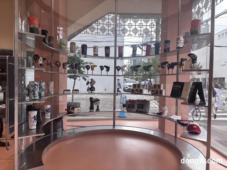 말본 성수에서만 판매하는 제품을 모아 볼 수 있다. 황소영 기자 fangso@donga.com