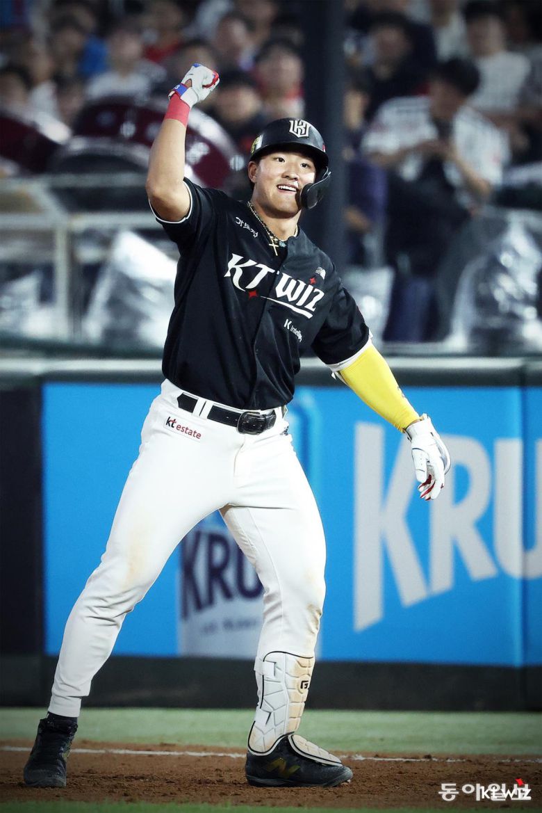 올 시즌 남다른 파워로 KT를 포함해 10개 구단 팬들을 놀라게 해 ‘괴물 타자’라 불리고 있는 안현민. 올 시즌 활약에 안현민은 미국 프로야구 메이저리그 강타자들의 이름을 딴 ‘K-저지’, ‘K-스탠턴’, KT 고릴라라는 뜻의 ‘케릴라’까지 별명이 여러 개 생겼다.  KT 제공