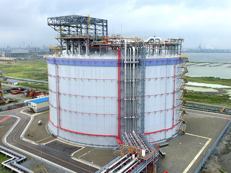 포스코인터내셔널 광양 LNG 터미널 5호기 탱크. 극저온용 고망간강을 사상 최초로 적용해 포스코이엔씨가 지었다. 포스코 제공
