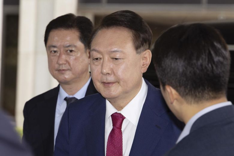 윤석열 전 대통령이 5일 오전 서초구 서울고등검찰청에 마련된 내란특검에서 2차 대면조사를 받기 위해 출석하고 있다. (공동취재) 2025.7.5.뉴스1