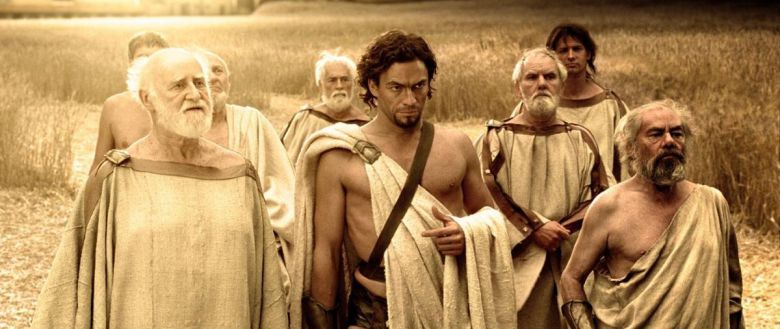 영화 ‘300’의 한 장면. 신간 ‘만들어진 서양’은 이 영화에 대해 “스파르타인은 흰 피부에 자유를 사랑하는 유럽인으로 묘사한 반면, 페르시아인은 도덕적으로 타락하고 육체적으로도 기형인 아시아·아프리카인으로 묘사했다”고 지적한다. 워너브러더스 제공