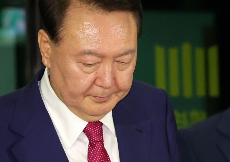 윤석열 전 대통령이 5일 오후 서울 서초구 서울고등검찰청에 마련된 내란특검 사무실에서 2차 대면 조사를 마친 뒤 귀가하고 있다. 2025.07.06 뉴시스