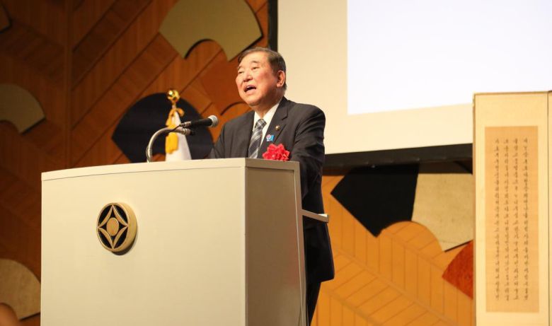 이시바 시게루 일본 총리가 지난달 19일 일본 도쿄 뉴오타니 호텔에서 열린 주일 한국대사관 주최 ‘한일 국교정상화 60주년 기념’ 리셉션에서 축사를 하고 있다. 뉴스1.