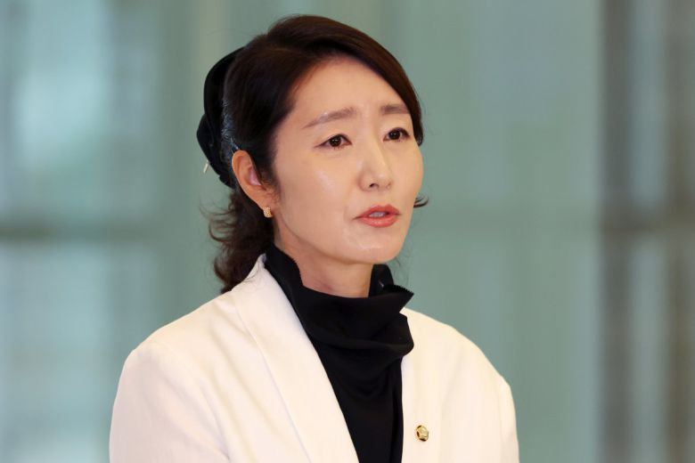 강선우 여성가족부 장관 후보자가 26일 오후 서울 종로구 이마빌딩에 마련된 인사청문회 준비 사무실에 출근하며 소감을 말하고 있다. 2025.06.26.뉴시스