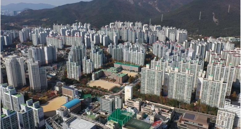 1997년 부산의 첫 계획 신도시로 조성된 해운대구 그린시티 일대. 부산시는 이곳 공동주택 3200가구와 북구 화명·금곡지구 2500가구를 대상으로 노후 계획도시 정비 첫 사업을 추진하고 있다. 해운대구 제공