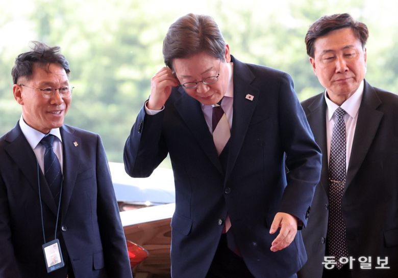 이재명 대통령이 지난 6월 4일 오후 서울 용산 대통령실에 도착해 집무실로 이동하고 있다. 대통령실사진기자단