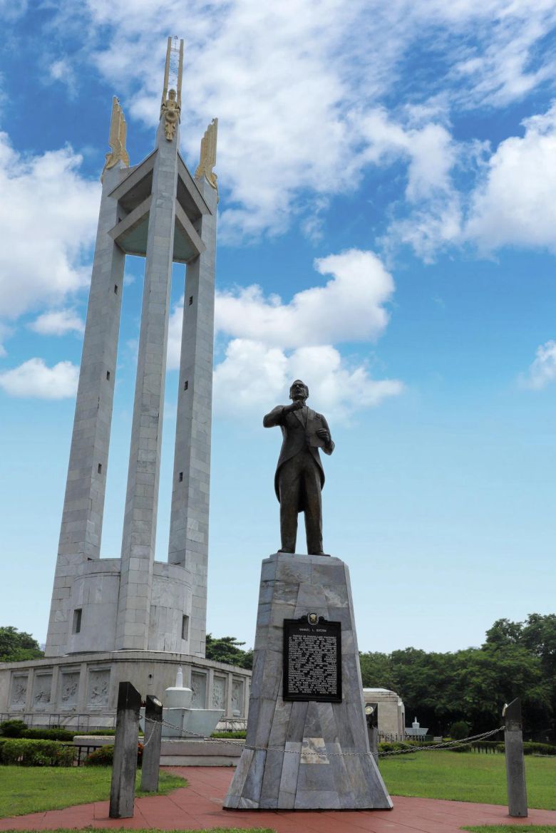 케손 메모리얼 서클에 있는 마누엘 케손 대통령 동상과 기념탑. 케손시티관광청 제공