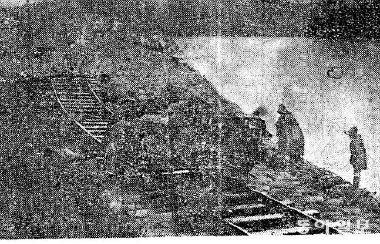 1925년 7월 18일 자. 철도를 덮은 진흙더미