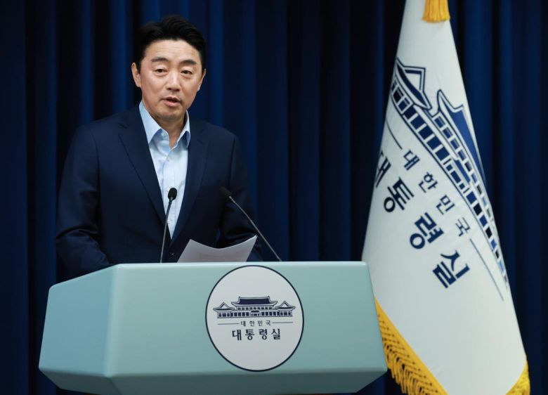 강훈식 대통령 비서실장이 11일 서울 용산 대통령실에서 문화체육관광부 장관 후보. 뉴시스