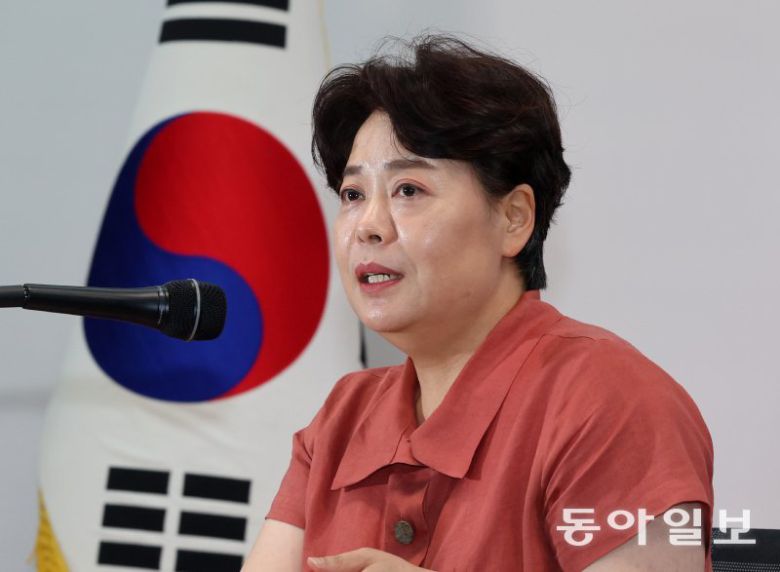 국민의힘 윤희숙 혁신위원장이 13일 오후 서울 영등포구 국민의힘 당사에서 기자간담회를 열고 있다. 장승윤 기자 tomato99@donga.com