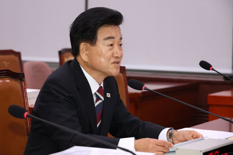 정동영 통일부 장관 후보자가 14일 오전 서울 여의도 국회 외교통일위원회 전체회의장에서 열린 인사청문회에 출석해 김석기 위원장의 질의에 답하고 있다. 2025.7.14/뉴스1