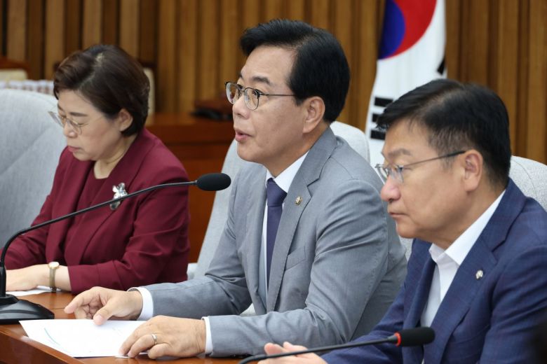 송언석 국민의힘 비상대책위원장 겸 원내대표가 15일 오전 서울 여의도 국회에서 열린 원내대책회의에서 발언하고 있다. 2025.7.15/뉴스1