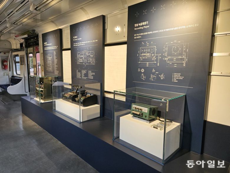 도시철도 역사 전시관으로 꾸며진 부산 1호 전동차 내부. 부산교통공사 제공