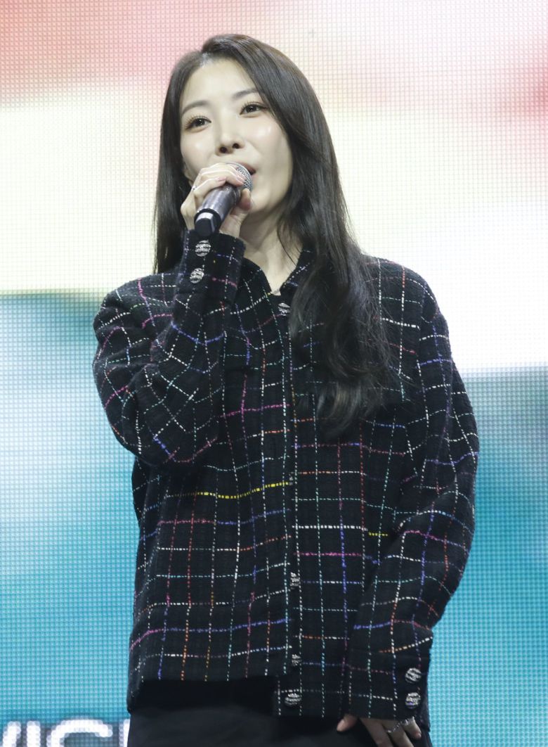 가수 보아가 급성 골괴사 진단을 받고 단독 콘서트를 취소했다. ⓒ News1