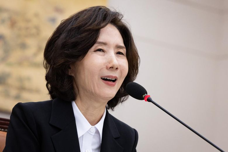 이진숙 사회부총리 겸 교육부 장관 후보자가 16일 오전 서울 여의도 국회 교육위원회에서 열린 인사청문회에서 의원 질의에 답하고 있다. 뉴스1