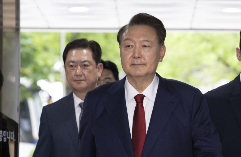 윤석열 전 대통령이 9일 서울 서초구 서울중앙지방법원에서 열린 구속 전 피의자심문(영장실질심사)을 받기 위해 출석하고 있다. 2025.07.09 사진공동취재단