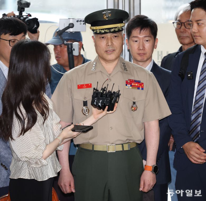 채상병 사망 사건 초동조사 당시 수사외압을 폭로했던 박정훈 해병대 수사단장(대령)이 16일 서울 서초구 순직해병특검 사무실에 참고인 신분으로 출석하고 있다. 송은석 기자 silverstone@donga.com