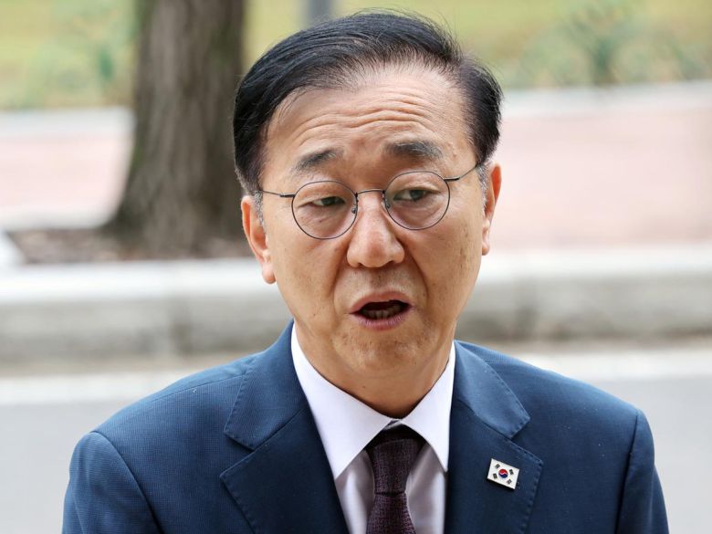 김윤덕 국토교통부 장관 후보자가 15일 오전 경기 과천시 정부과천청사에 마련된 인사청문회 사무실로 출근하며 소감을 밝히고 있다. 2025.7.15/뉴스1