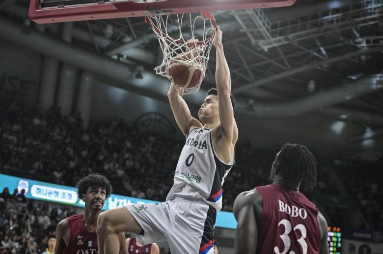 4쿼터 덩크로 대표팀 센터로서의 존재감을 확인한 하윤기. 앞서 치른 일본과의 두 차례 평가전에서 부상 치료로 결장했던 하윤기는 이날 카타르와의 평가전에서 처음 실전에 투입됐다. 대한민국 농구협회