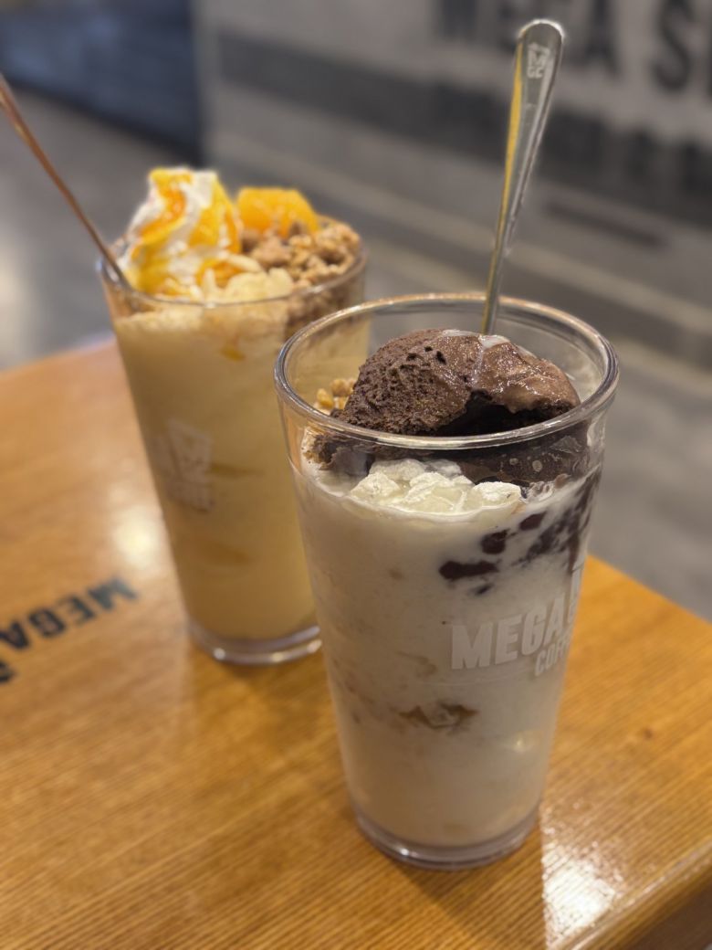 메가MGC커피의 팥빙 초코 젤라또 파르페와 망빙 파르페. 황소영 기자 fangso@donga.com