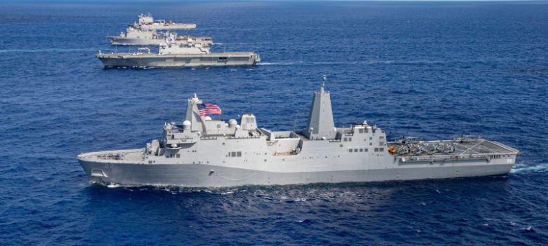 한미일 함께 호주서 연합 해상훈련 탈리스만 세이버 훈련에 참가한 한국과 미국, 호주 등의 해군 함정이 20일(현지 시간) 호주 북동부 해역에서 연합 해상훈련을 진행하고 있다. 사진 앞쪽부터 미국 샌디에이고함, 한국 마라도함, 미국 러시모어함, 호주 출스함. 탈리스만 세이버는 미국 인도태평양사령부와 호주 합동군사령부가 공동 주관해 2년마다 개최하는 훈련이다. 해군 제공