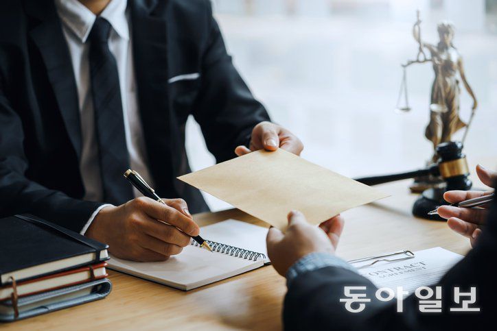 스타를 이미 많이 보유한 로펌은 경쟁사의 스타 변호사를 영입해도 평가점수가 많이 떨어지지 않았다. 기존 구성원들이 그다지 동요하지 않았기 때문이다. 게티이미지