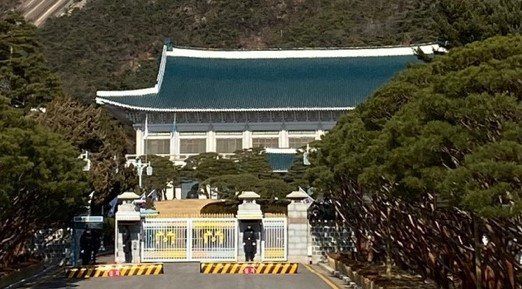 청와대 청기와 색은 날씨에 따라 바뀐다.                  페이지2북스 제공