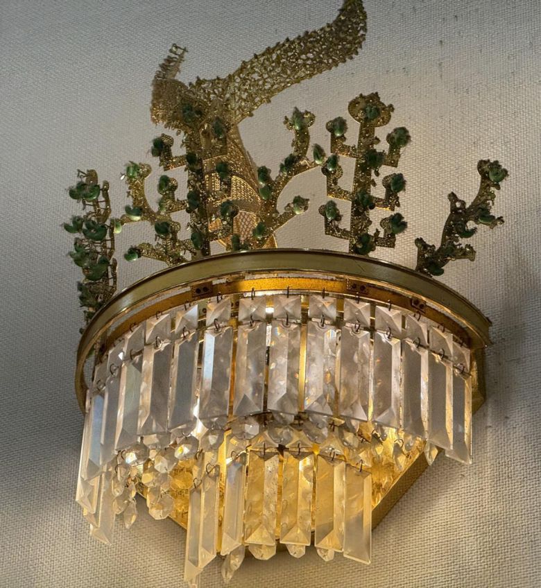 신라금관모양 벽등.                   페이지2북스 제공