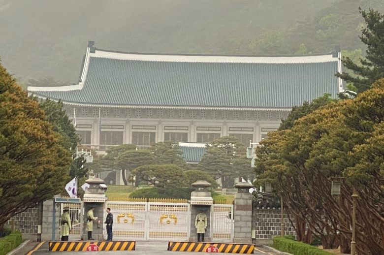 청와대 청기와 색은 날씨에 따라 바뀐다. 페이지2북스 제공