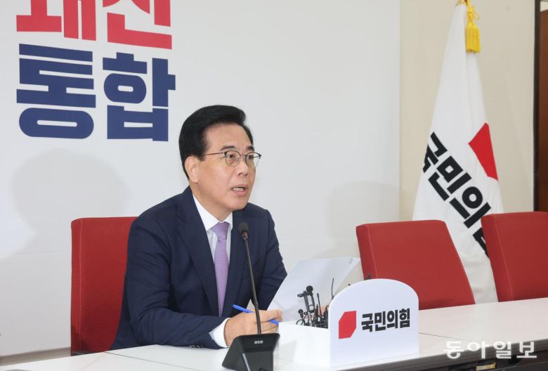 송언석 국민의힘 비상대책위원장 겸 원내대표가 6일 서울 여의도 국회에서 기자간담회를 열고 발언을 하고 있다. 장승윤 기자 tomato99@donga.com