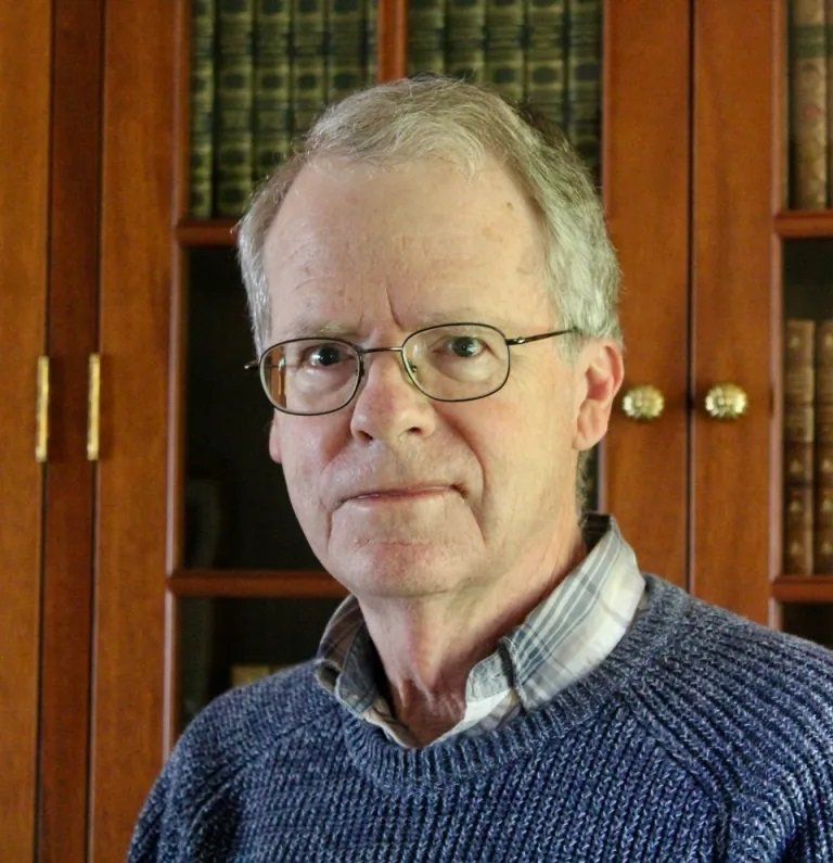 30년 경력의 미국 신경과 의사이자 알츠하이머병 초기 환자인 대니얼 깁스 박사. 오리건주 포틀랜드에 사는 그는 매일 아침 단골 카페를 방문한다. 저자는 “(몸에 문신을 한 카페 바리스타들처럼) 나의 뇌에도 문신이 있다. 바로 알츠하이머병과 싸운 흔적”이라고 했다. 사진 출처 대니얼 깁스 박사 홈페이지