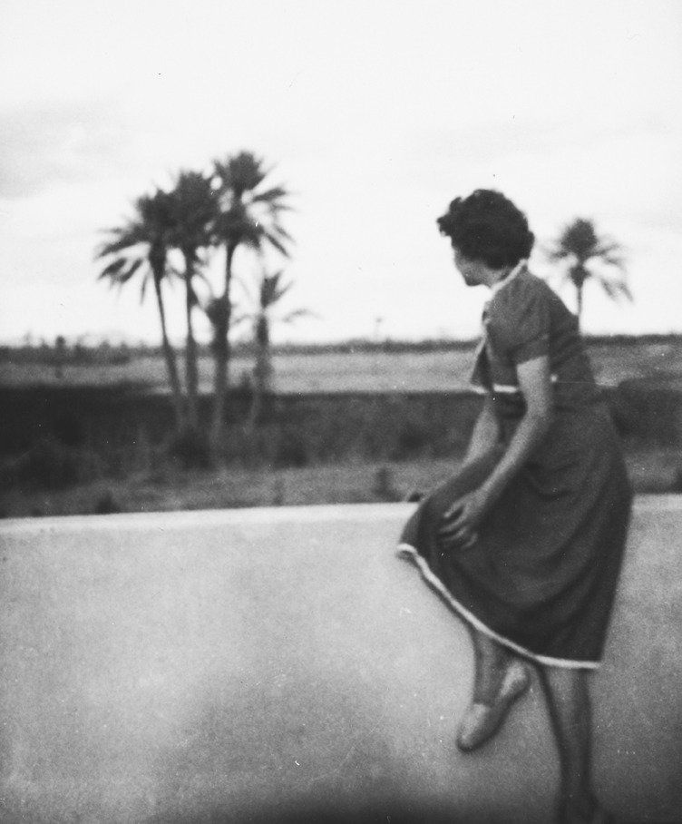 신간은 조지 오웰에 대한 추앙 속에 제대로 평가받지 못했던 오웰의 아내 아일린을 조명하면서 70여 년 동안 알려지지 않았던 한 오웰의 민낯을 드러낸다. 조지 오웰(위쪽 사진)과 모로코에서의 아일린. 아일린의 사진은 오웰이 찍은 것으로 추정된다. 오웰 아카이브 제공