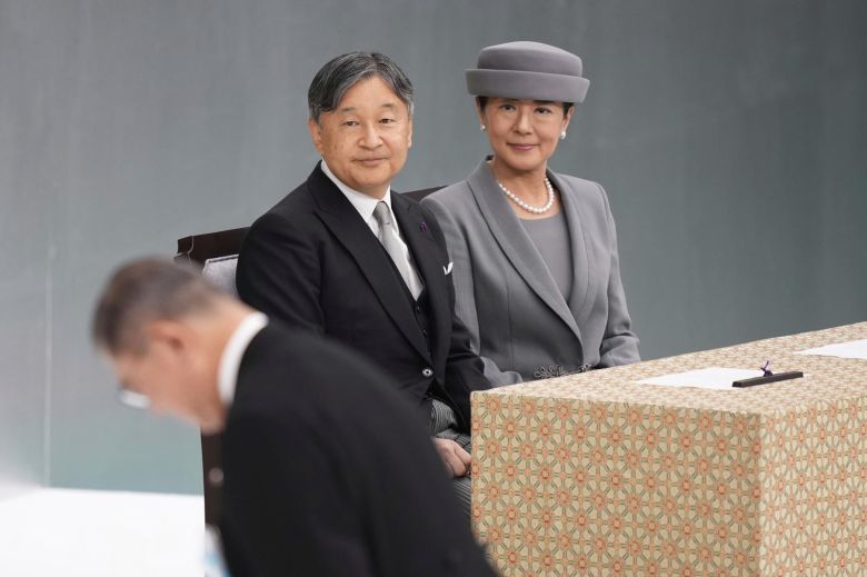 일본 나루히토 왕 부부