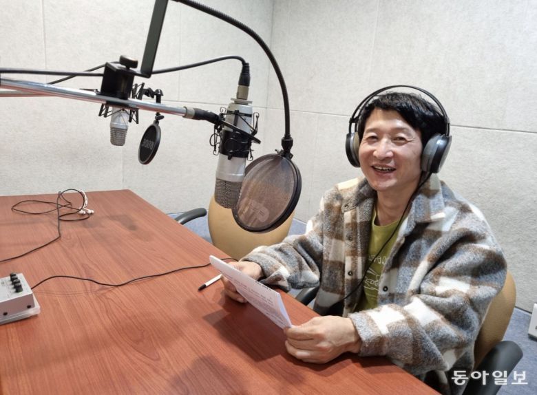 허요셉 씨가 2021년 한 라디오 방송에 출연해 자신이 걸어온 삶을 이야기하고 있다.