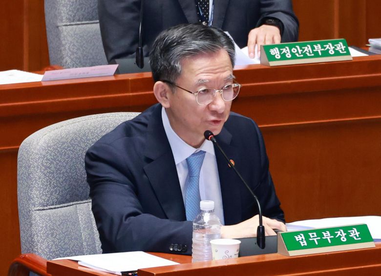 정성호 법무부 장관이 26일 오전 서울 여의도 국회에서 열린 예산결산특별위원회 제2차 전체회의에서 질의에 답하고 있다. 2025.08.26. 뉴시스