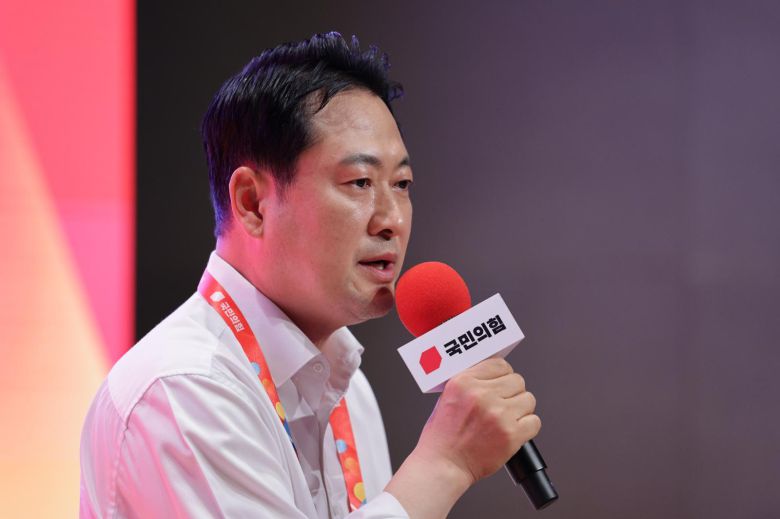 장동혁 국민의힘 대표가 29일 오전 인천 중구 인천국제공항공사 인재개발원에서 열린 국민의힘 연찬회에서 마무리 발언을 하고 있다. 2025.8.29/뉴스1