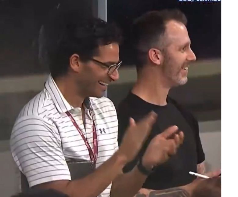 정우주의 투구를 보며 감탄하는 미국프로야구 메이저리그 스카우트의 모습. KBSN 중계화면 캡처