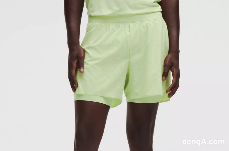 룰루레몬 라인드 러닝 쇼츠.