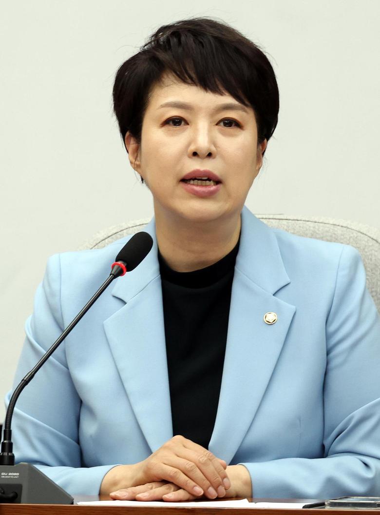 국민의힘 김은혜 원내정책수석부대표가 6월 20일 오전 서울 여의도 국회에서 열린 원내대책회의에서 발언을 하고 있다. 뉴시스