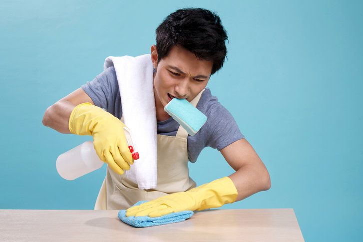 청소 전문가들은 집안일 효율을 높이려면 순서와 전략이 중요하다고 밝혔다. 클린어벤져스 손용희 대표는 주방·욕실·거실별 필살 청소법과 필수 도구 활용으로 청소 시간을 절반으로 줄일 수 있다고 전했다. (사진=게티이미지)