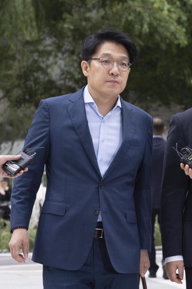 김상민 전 부장검사가 9일 서울 종로구 광화문 김건희 특검팀(특별검사 민중기)에 피의자 신분으로 조사를 받기 위해 출석 하고 있다. 2025.09.09. 뉴시스