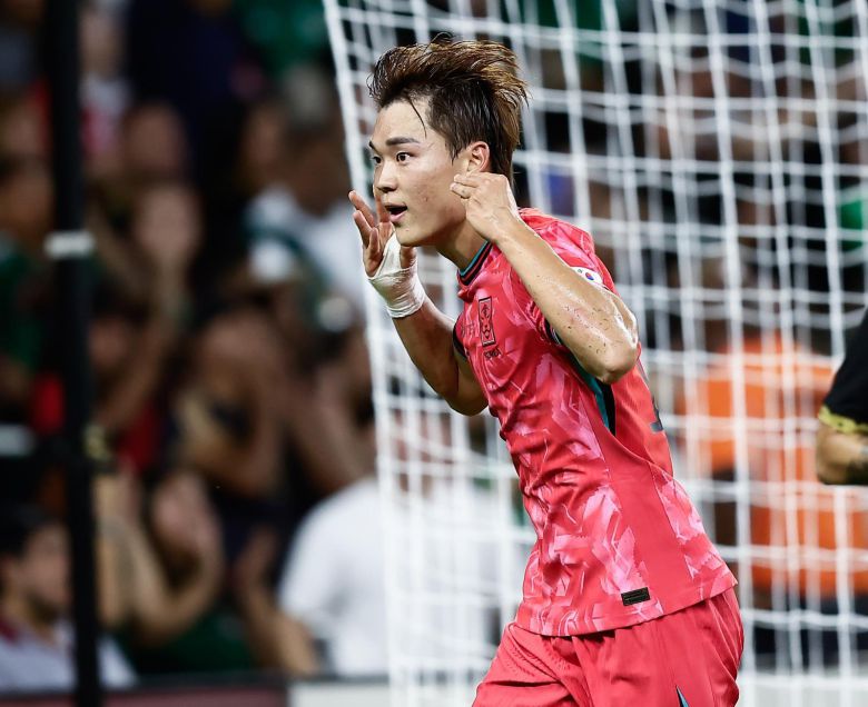 공격수 오현규는 후반 30분 한국의 두 번째 골을 넣은 뒤 환호했다. 한국은 이날 북중미의 강호 멕시코와 2-2로 비겼다. 대한축구협회 제공