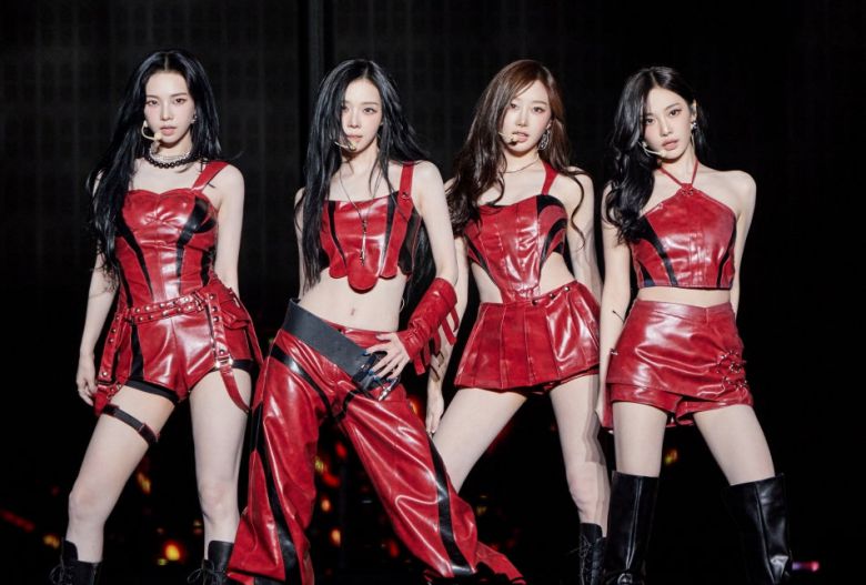 에스파는 강렬한 일렉 기타 사운드와 함께 자기 확신을 드러내는 ‘리치 맨’으로 돌아왔다. SM엔터테인먼트 제공