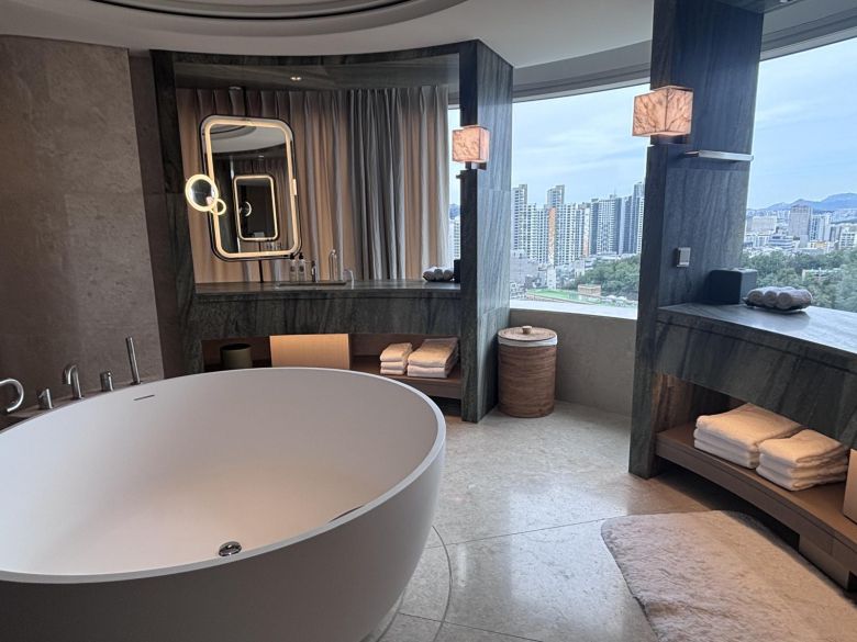 웨스틴 서울 파르나스 이그제큐티브 스위트. 황소영 기자 fangso@donga.com