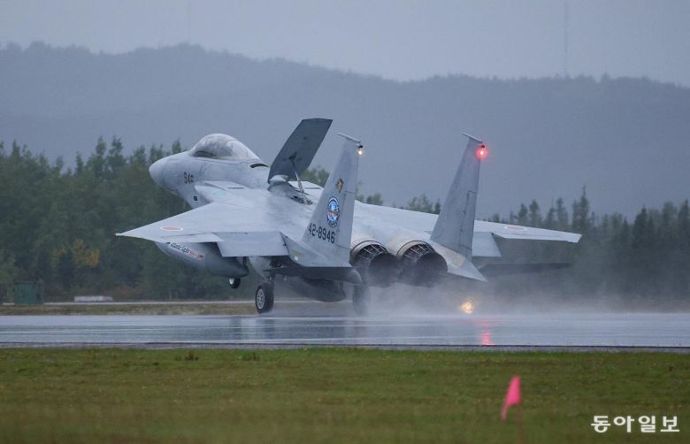 캐나다 구스베이 공군기지로 향하는 일본 항공자위대 F-15 전투기. 일본 항공자위대 X(트위터)
