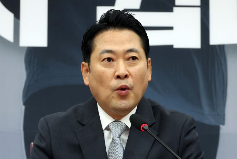 장동혁 국민의힘 대표가 18일 서울 여의도 국회에서 열린 최고위원회의에서 발언하고 있다. 2025.09.18. 뉴시스