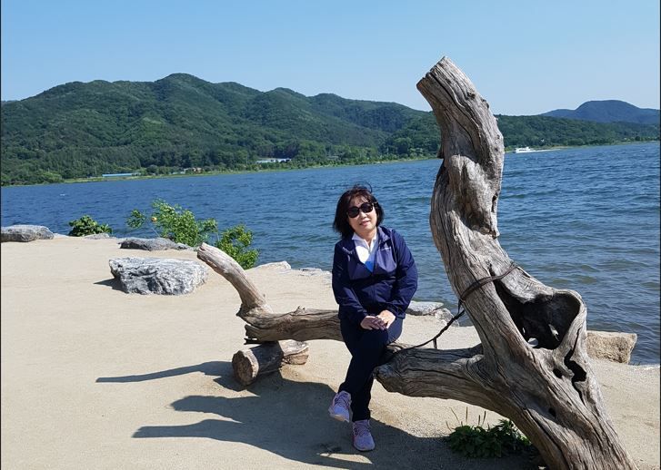 2016년 서울 근교에서 휴식을 즐기고 있는 최영실 씨.