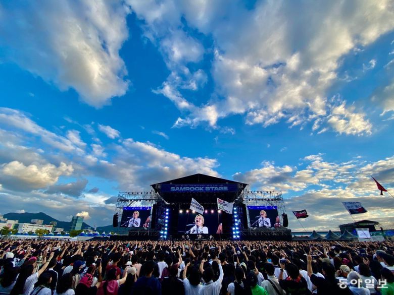 지난해 10월 부산에서 열린 부산국제록페스티벌. 2000년 시작 된 국내 최장수 록페스티벌로 부산의 대표적인 가을 축제로 자리잡았다. 부산시 제공