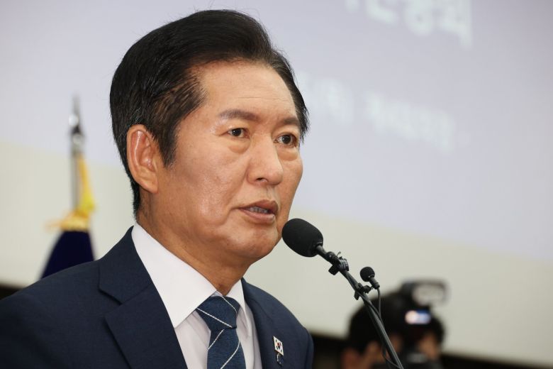 [서울=뉴시스]  정청래 더불어민주당 대표가 25일 서울 여의도 국회에서 열린 의원총회에서 발언을 하고 있다. 2025.09.25.