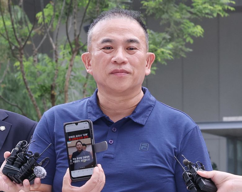 공천개입 의혹을 받는 ‘정치 브로커’ 명태균씨가 31일 오전 서울 종로구에 마련된 김건희 특검팀(특별검사 민중기) 사무실로 조사를 받기 위해 출석하고 있다. 2025.7.31/뉴스1